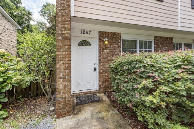 Foto del edificio - 1297 Mathis Ferry Rd