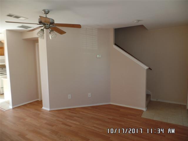 Foto del edificio - 7109 Planters Row Dr