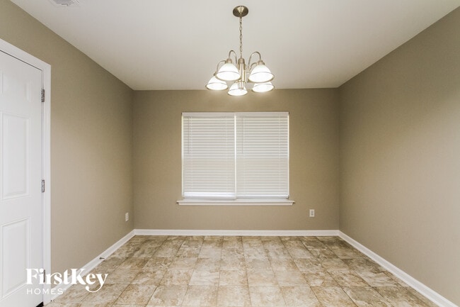 Building Photo - 1918 Sugarbush Dr