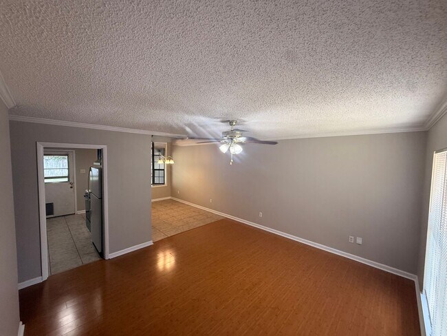 Building Photo - 108 Pamela Dr