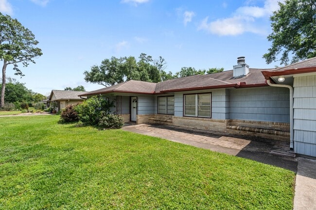 Building Photo - 9333 Walterville Rd