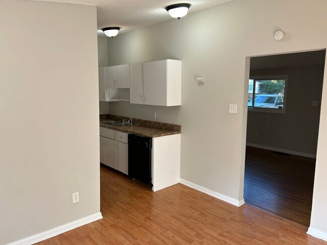 Foto del edificio - 8430 Conerly Dr S