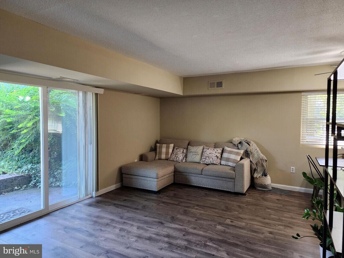 311 Meadowview Ln, Mont Clare, PA 19453 House Rental in Mont Clare