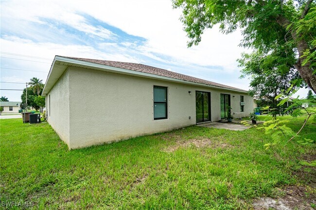 Building Photo - 1319 SE 24th Ave