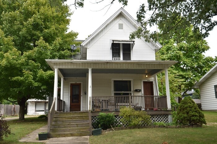 Primary Photo - Beautiful 3 Bedroom Lower Unit Apartment i...