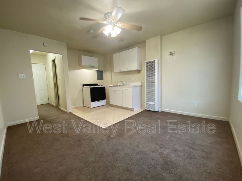 Primary Photo - 218 4th St