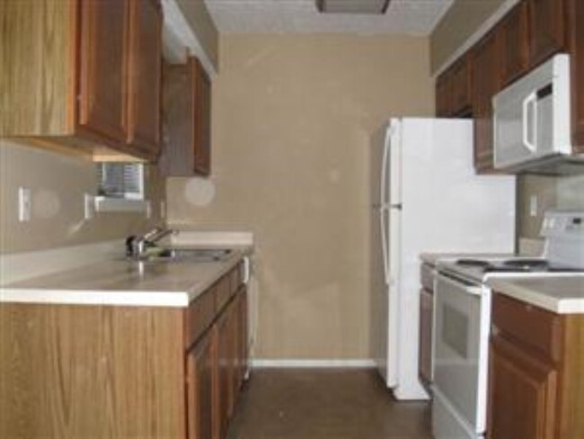 Building Photo - 906 Cedar Ter