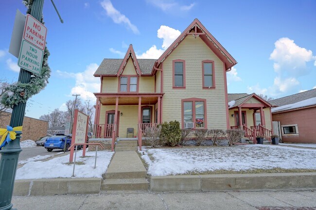 Building Photo - 6 N Lapeer St