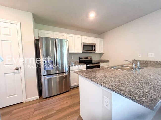 Building Photo - 17 Riverside Ln