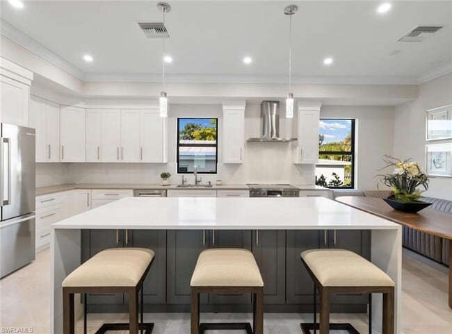 Building Photo - 2721 Van Buren Ave