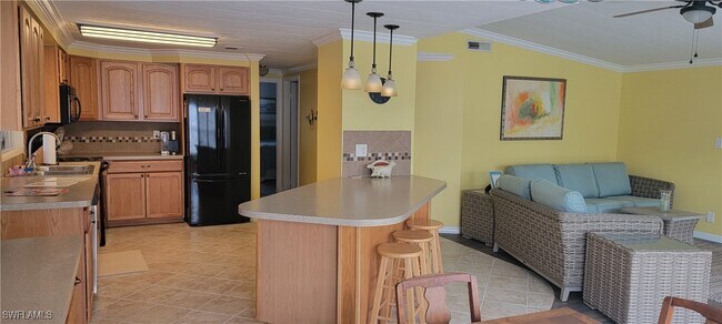 Building Photo - 4700 Tahiti Dr