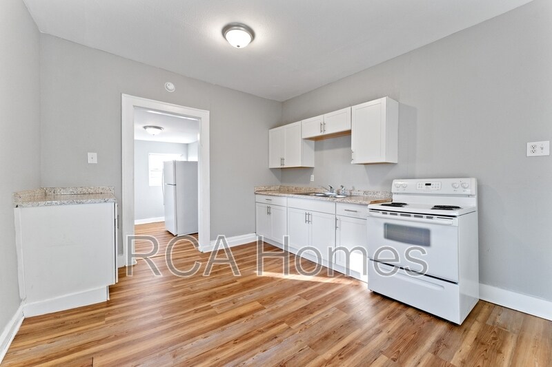 Photo - 2956 Ruckle Street