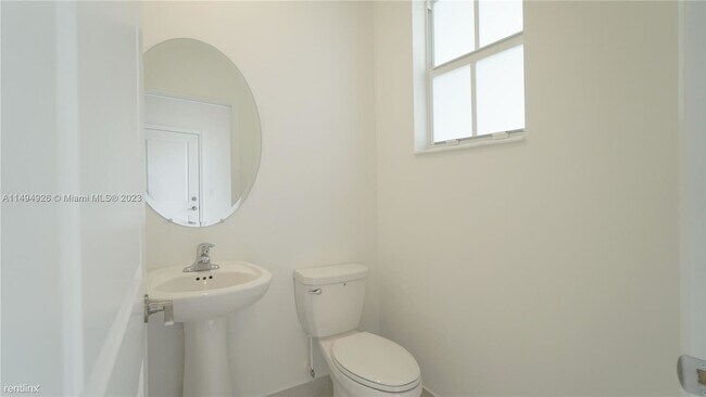 Foto del edificio - 3 br, 2.5 bath Townhome - 4663 NW 118th Ave