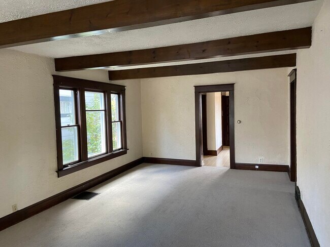 Building Photo - 1622 Kearney Ave