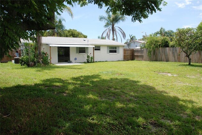 Foto del edificio - 1624 Springdale Dr