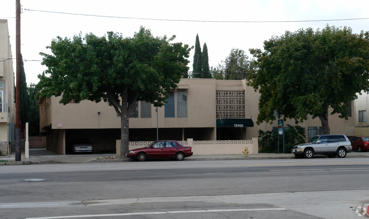 Primary Photo - 13400 Burbank Blvd