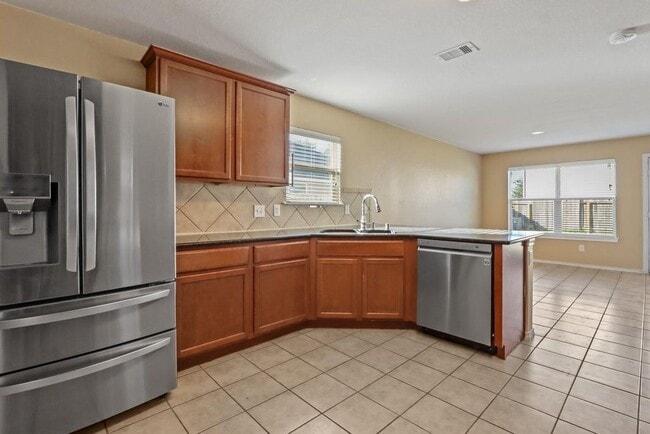 Building Photo - 2002 Collins Rose Ct