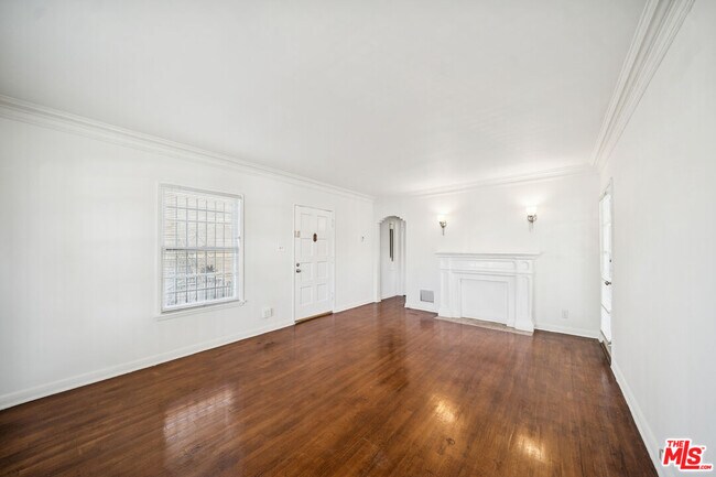 Foto del edificio - 7758 Rosewood Ave