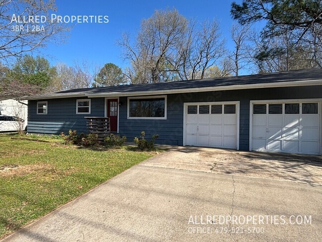 Building Photo - 2832 W Mt Comfort Rd