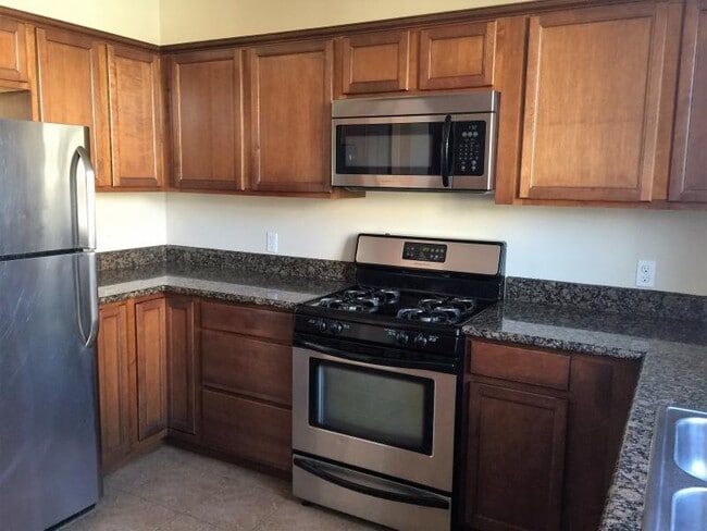 Building Photo - 882 Marshall Ave