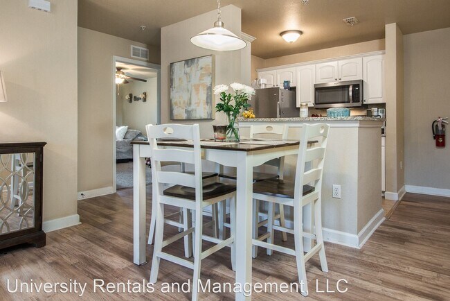 Building Photo - 4 br, 4 bath House - 921 SW Depot Ave