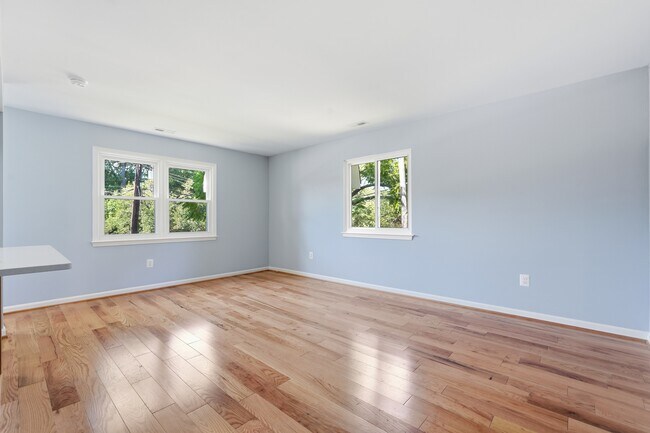 Building Photo - 4804 Calvert Rd