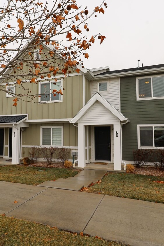 Primary Photo - Pet Friendly Legacy Farms Townhome