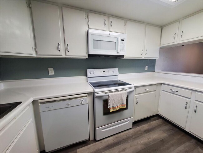 Foto del edificio - 639 St Johns Ct