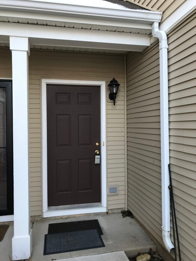 6562 Marble Ln, Carpentersville, IL 60110 Townhome Rentals in