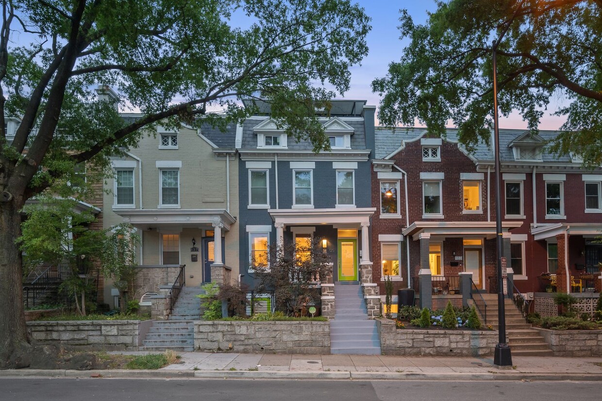 Primary Photo - 125 Rhode Island Ave NE