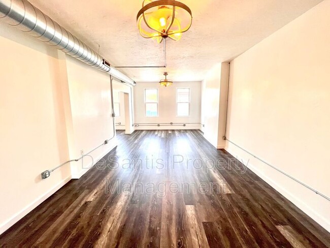 Building Photo - 443 3rd St