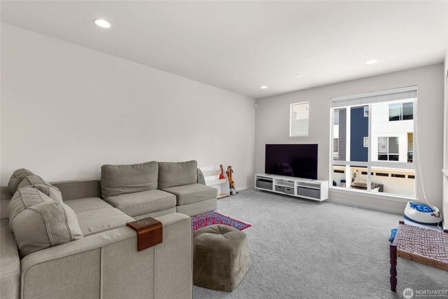 Foto del edificio - 14715 Admiralty Way