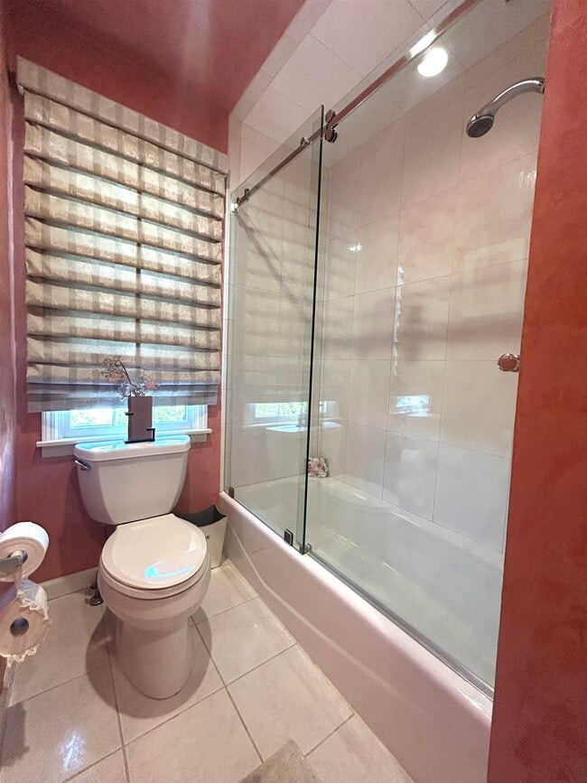 Foto del edificio - 302 Grand Ridge Dr