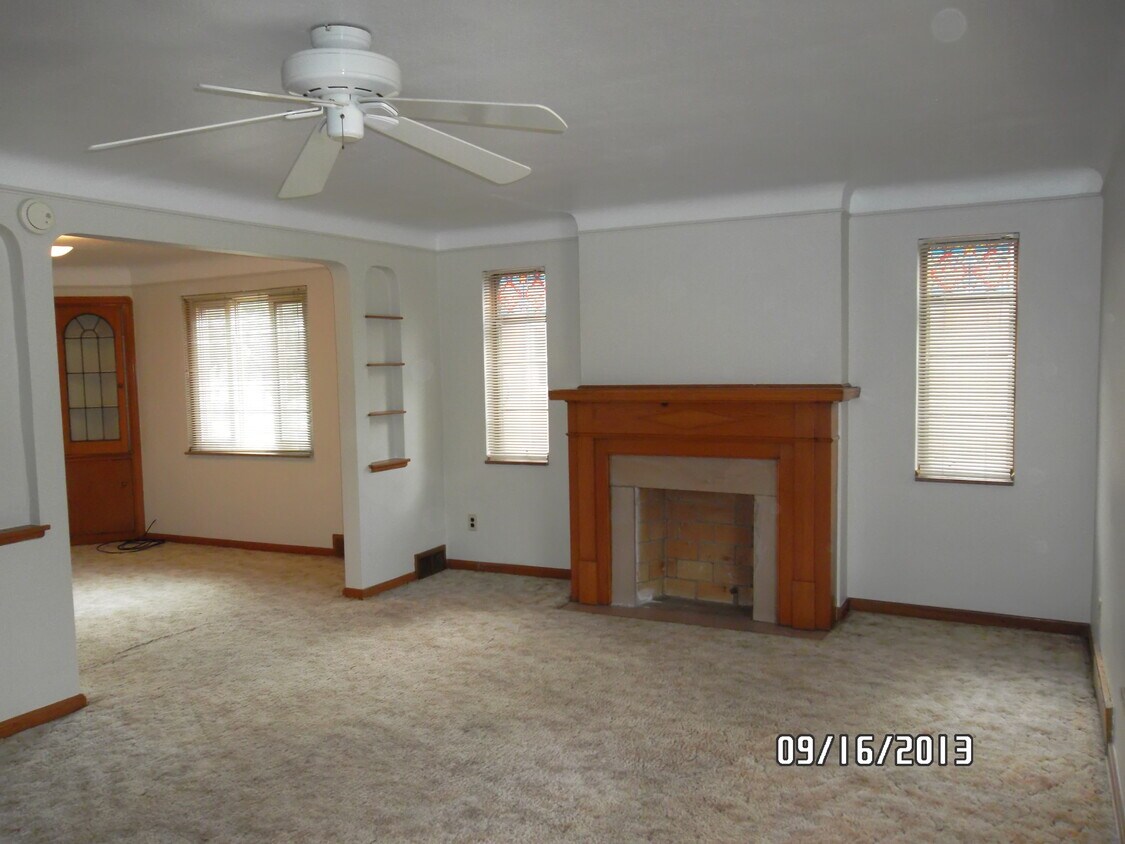 Primary Photo - 3211 Warren Rd