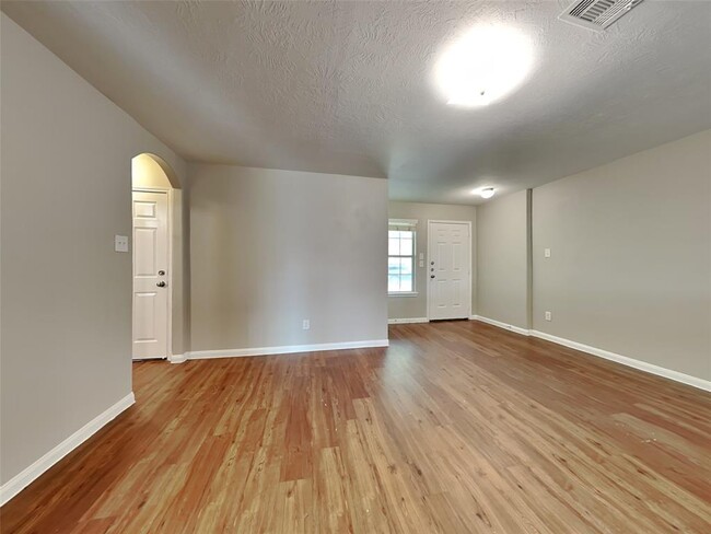 Building Photo - 22366 Queenbury Hills Dr