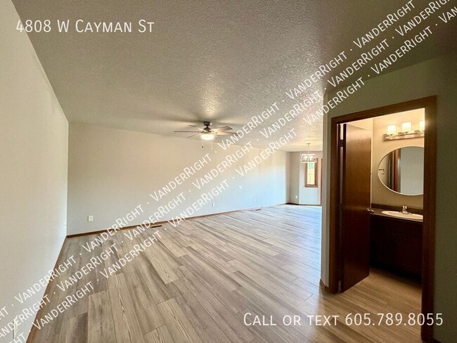 Building Photo - 4808 W Cayman St
