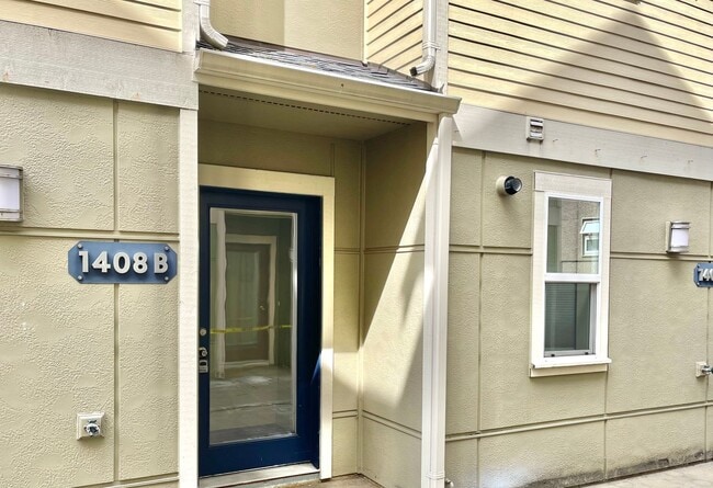 Building Photo - Great Townhome for rent