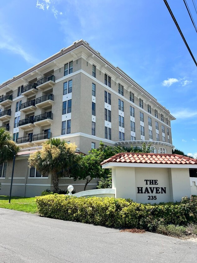 Foto principal - 1 Bed 1.5 Bath Condo in Winter Haven