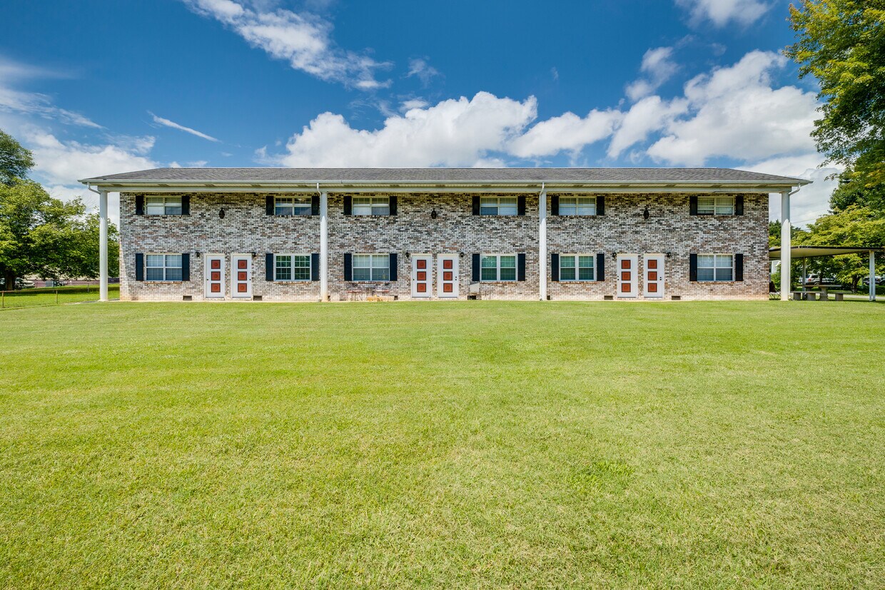 536 Beech St Unit Apartment 2, Mount Carmel, TN 37645 Apartments in