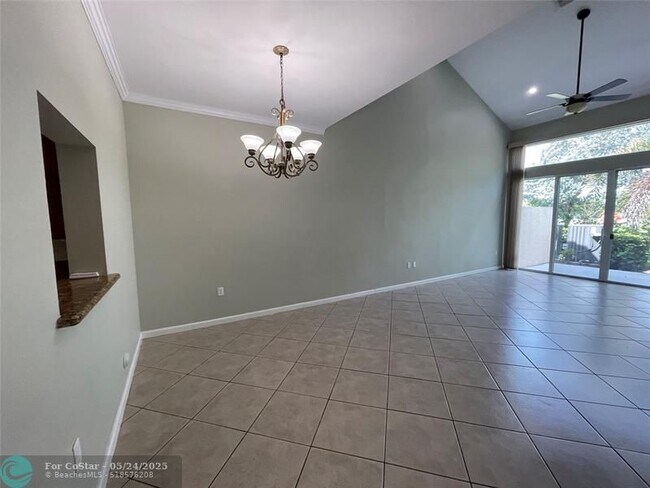 Foto del edificio - 5031 Madison Lakes Cir W