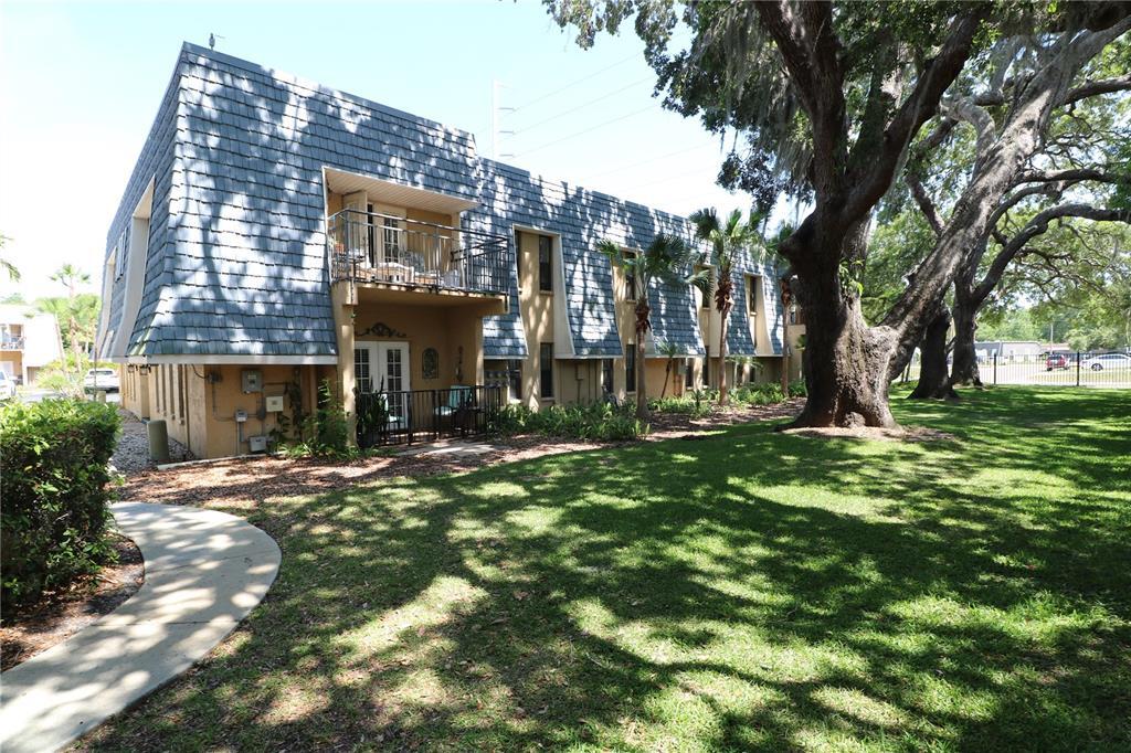 Foto principal - 700 Lyndhurst St
