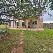 Building Photo - 330 Canoe Dr