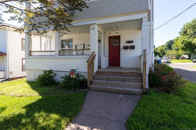 Building Photo - 207 Divinity St
