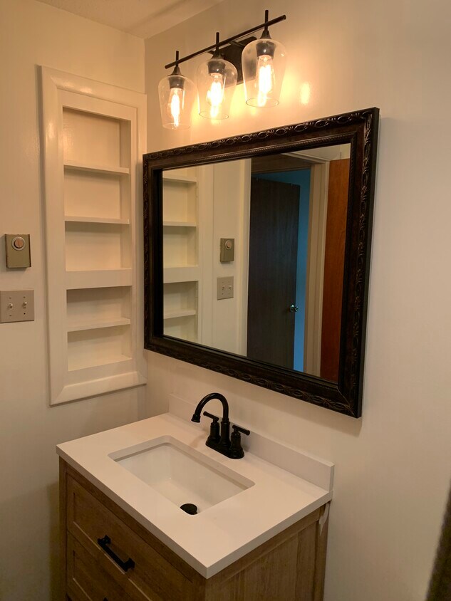 213 Baxter Rd Unit Huge Condo with Pool, Storrs Mansfield, CT 06268