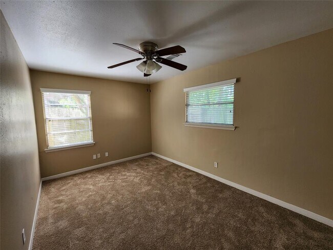 Foto del edificio - 7802 Marinette Dr