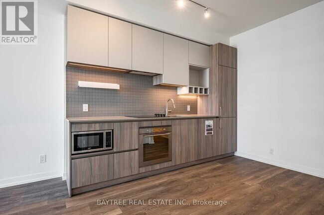 Photo du bâtiment - 950 Portage Pkwy