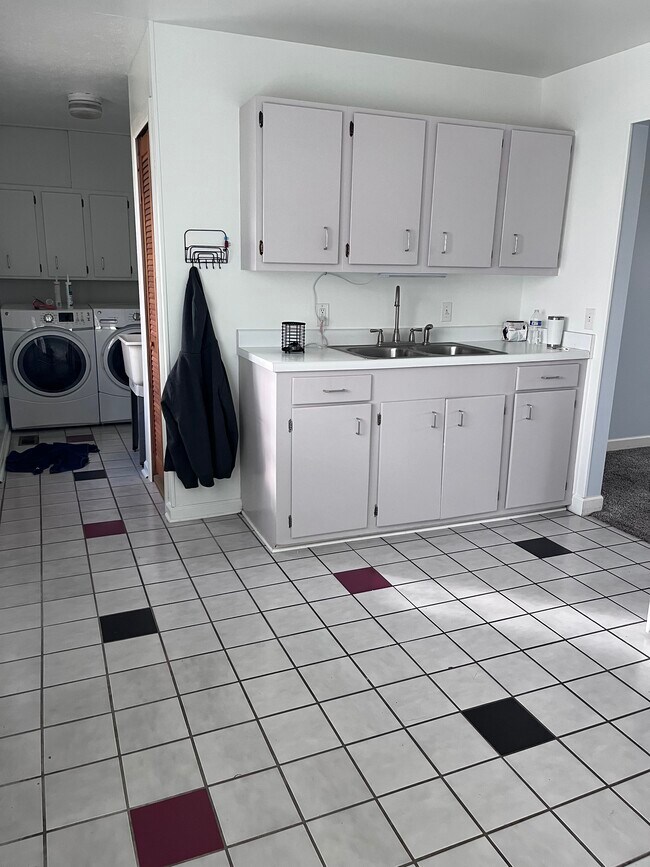 1047 E 348th St, Eastlake, OH 44095 House Rental in Eastlake, OH