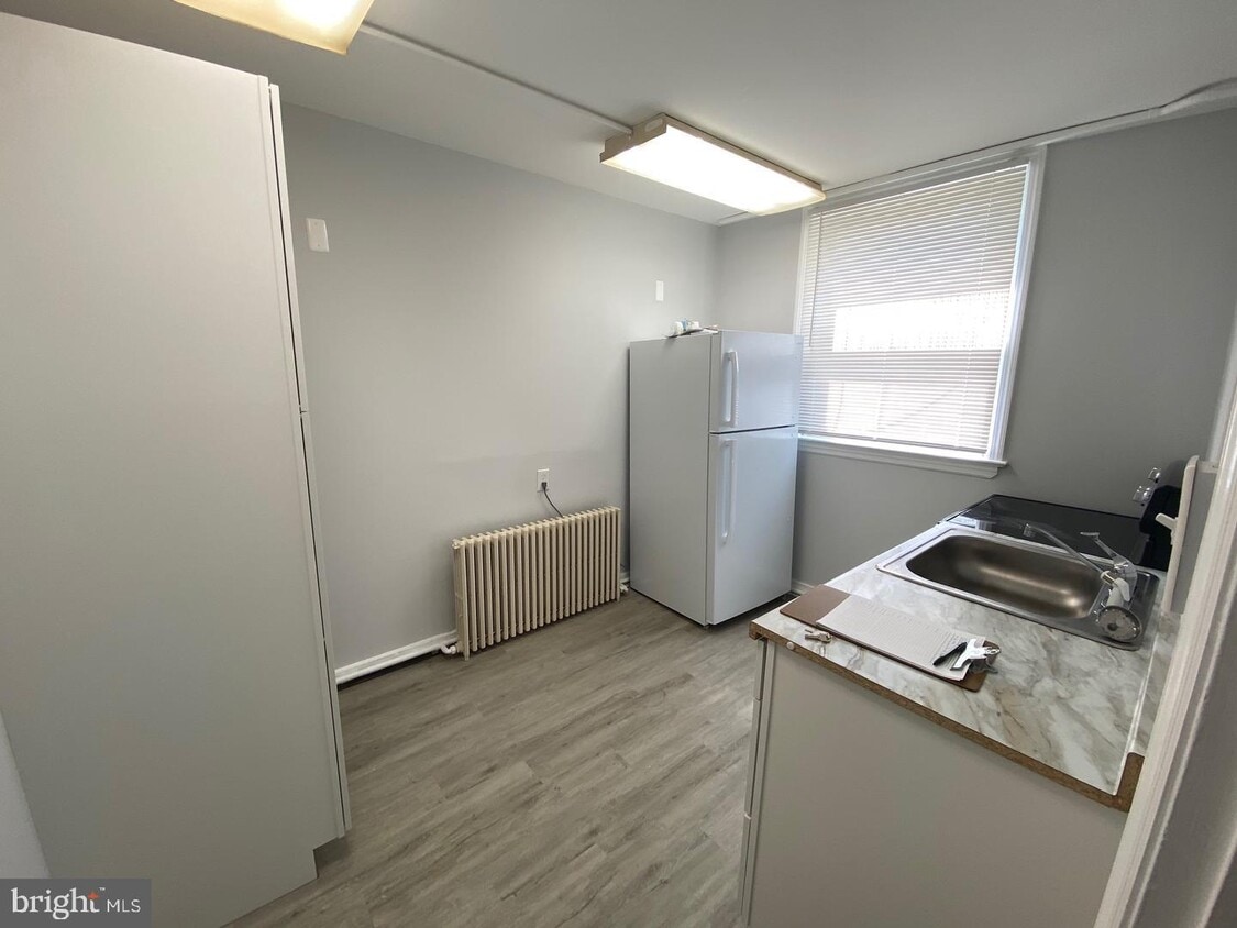 206 Governor Printz Blvd Unit 1, Claymont, DE 19703 Room for Rent in