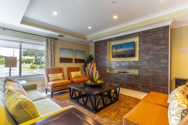 Building Photo - Rolling Green