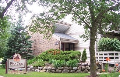 Foto principal - Pine Crest Apartments